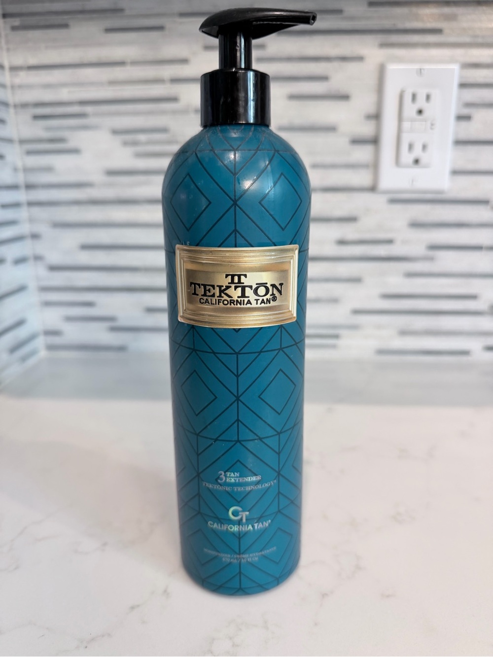 TEKTON California Tan Extebder Hydrating Aftercare to lock in colour - Picture 2 of 3